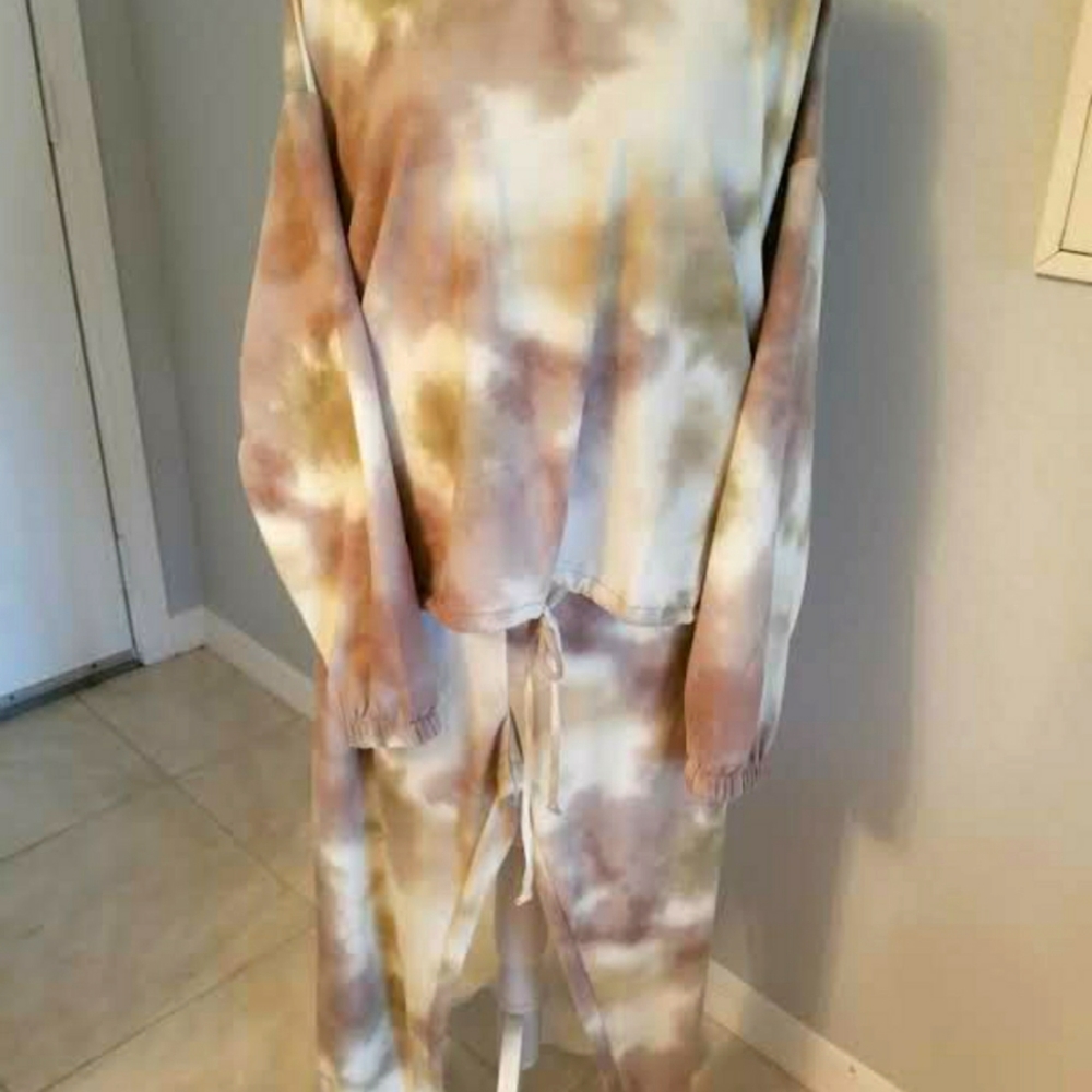 Sz L soft jogger on cream background (last one) NEW